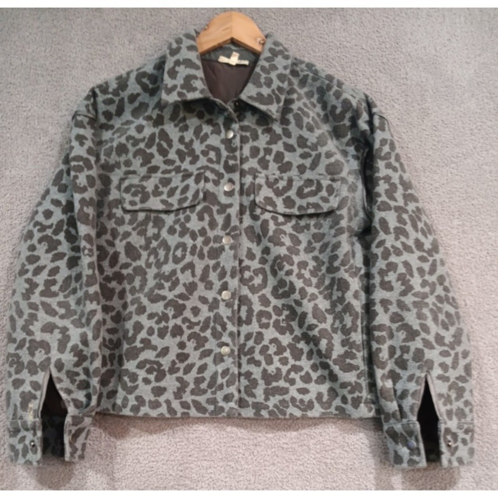 Mystree Leopard Print Shacket Jacket Women's M Gray Black Animal Print Button Fr
